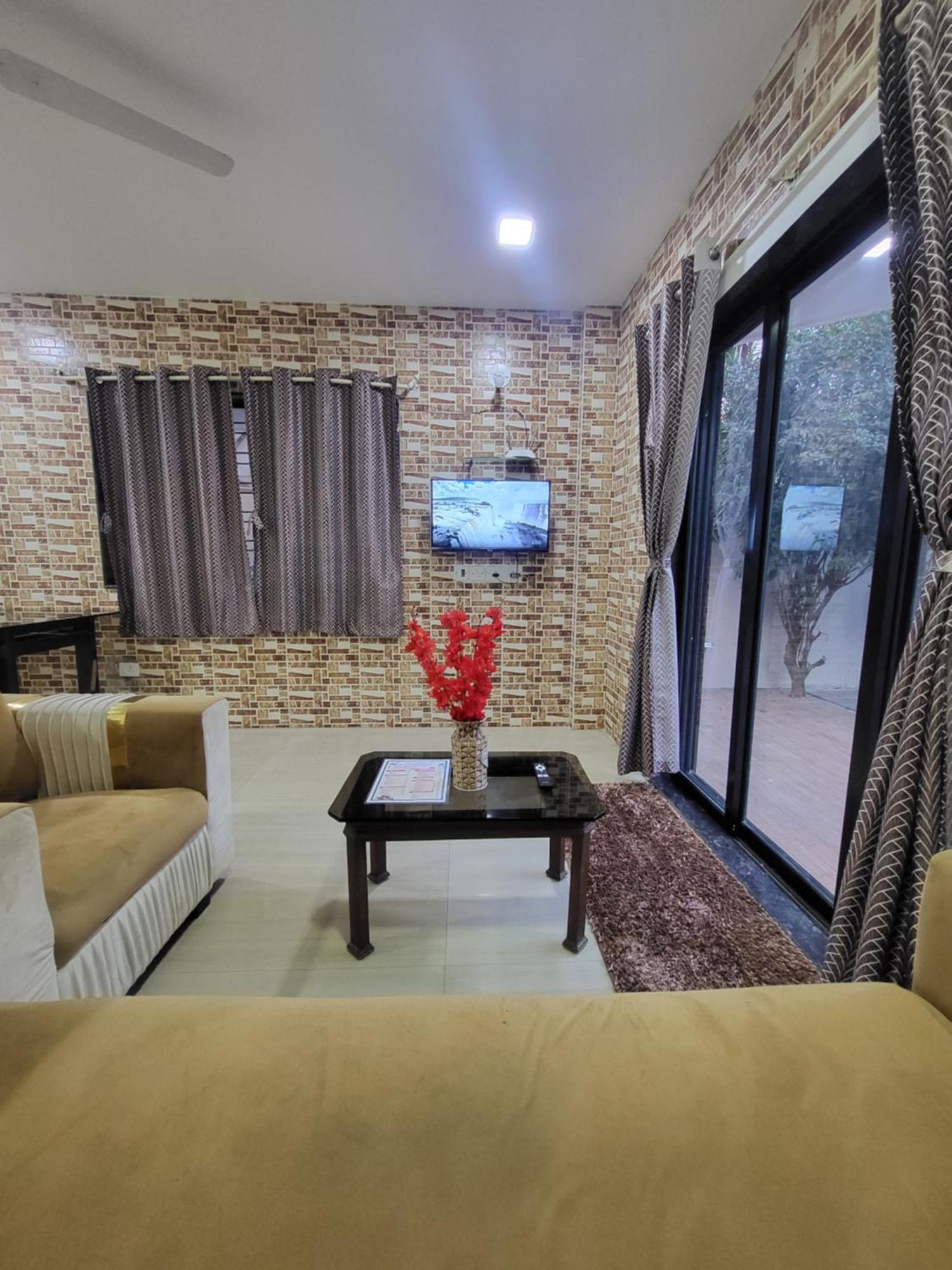 The Perfect Stays Para Disco Big Pool Cricket Turf Villa Lonavala Dış mekan fotoğraf