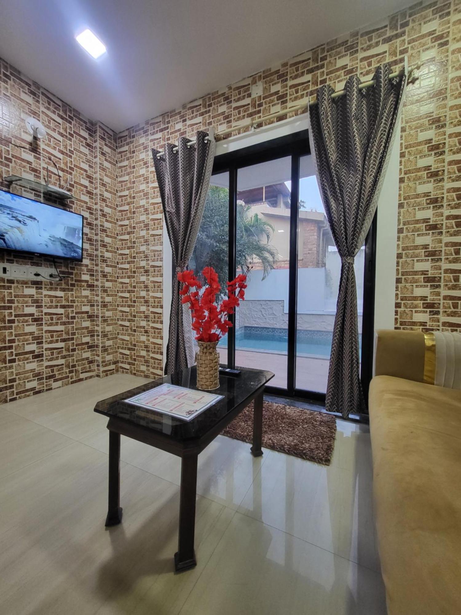 The Perfect Stays Para Disco Big Pool Cricket Turf Villa Lonavala Dış mekan fotoğraf